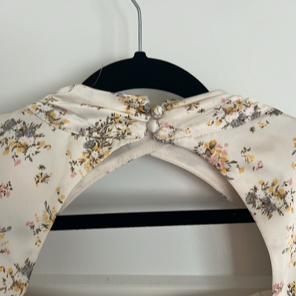 Graceful Bloom: Mock Neck Chiffon Flower Dress - Picture 5 of 7